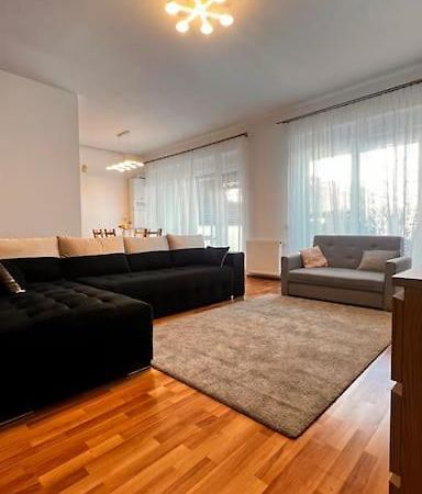Otopeni Airport Apartment With Private Garden المظهر الخارجي الصورة