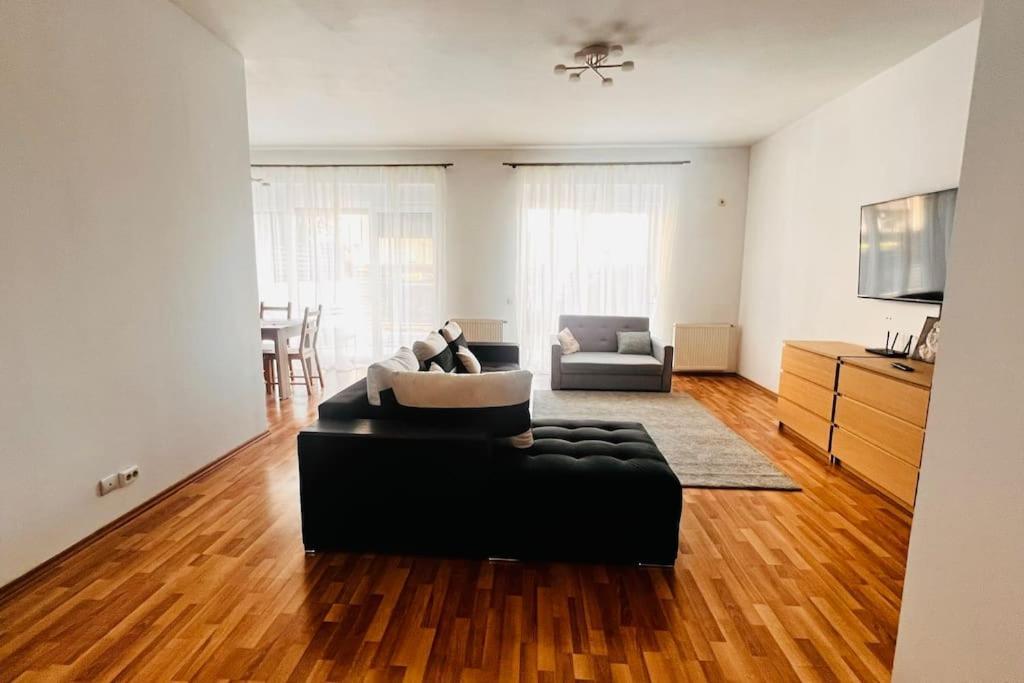 Otopeni Airport Apartment With Private Garden المظهر الخارجي الصورة