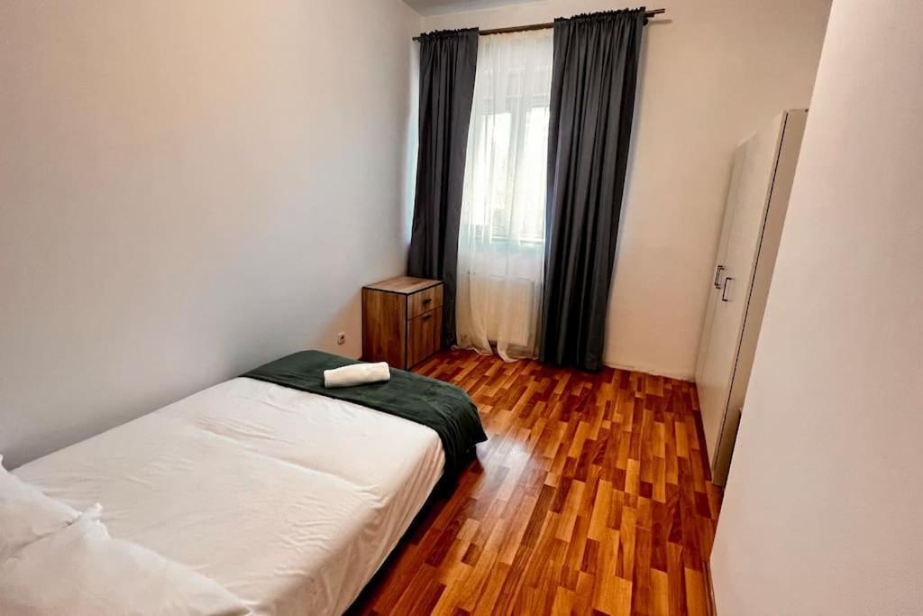 Otopeni Airport Apartment With Private Garden المظهر الخارجي الصورة