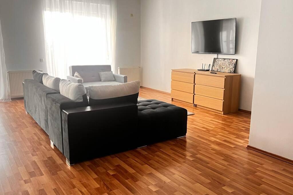 Otopeni Airport Apartment With Private Garden المظهر الخارجي الصورة