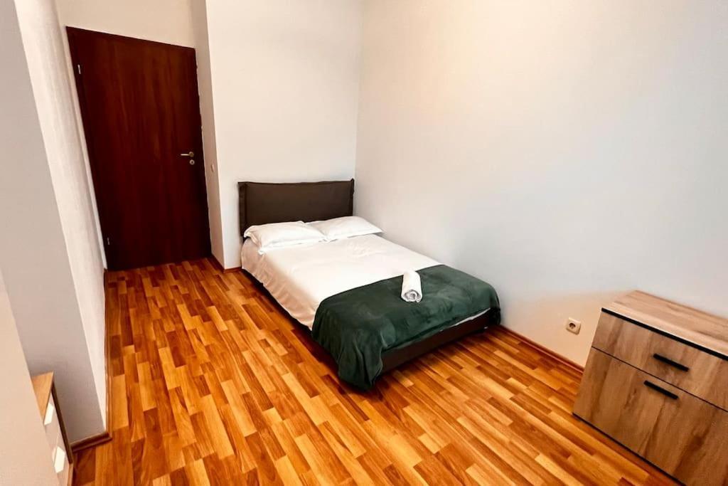 Otopeni Airport Apartment With Private Garden المظهر الخارجي الصورة