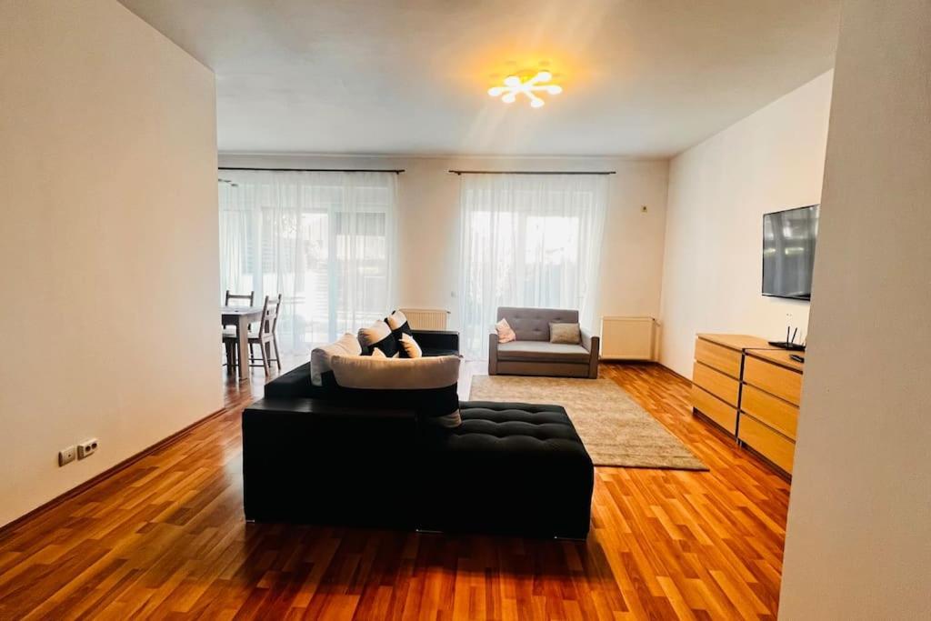 Otopeni Airport Apartment With Private Garden المظهر الخارجي الصورة