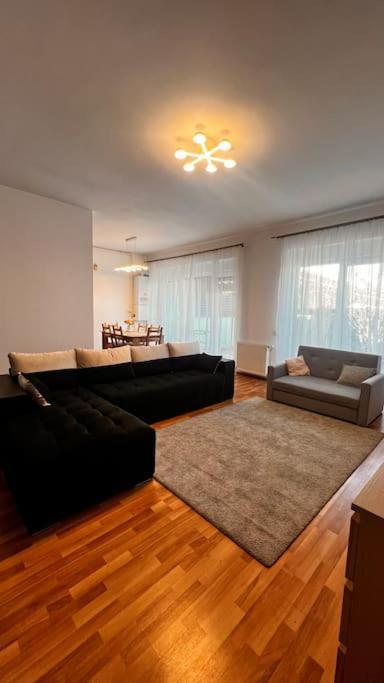 Otopeni Airport Apartment With Private Garden المظهر الخارجي الصورة