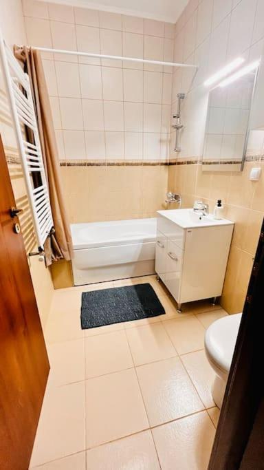 Otopeni Airport Apartment With Private Garden المظهر الخارجي الصورة