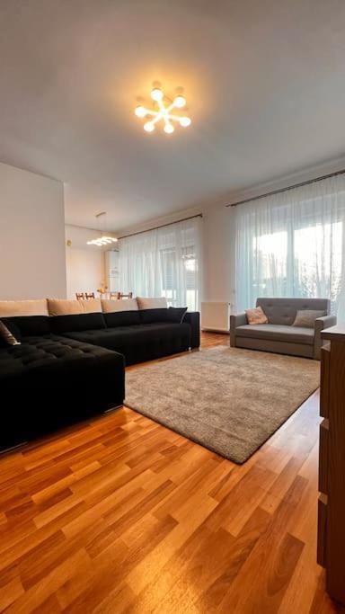 Otopeni Airport Apartment With Private Garden المظهر الخارجي الصورة