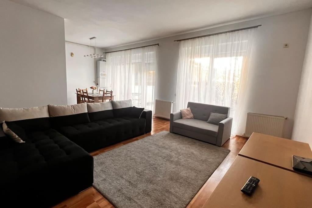 Otopeni Airport Apartment With Private Garden المظهر الخارجي الصورة