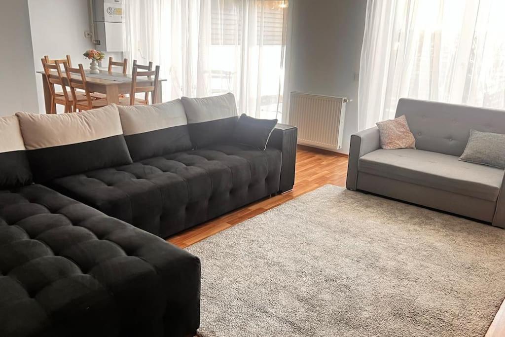 Otopeni Airport Apartment With Private Garden المظهر الخارجي الصورة