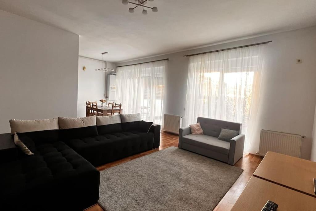 Otopeni Airport Apartment With Private Garden المظهر الخارجي الصورة