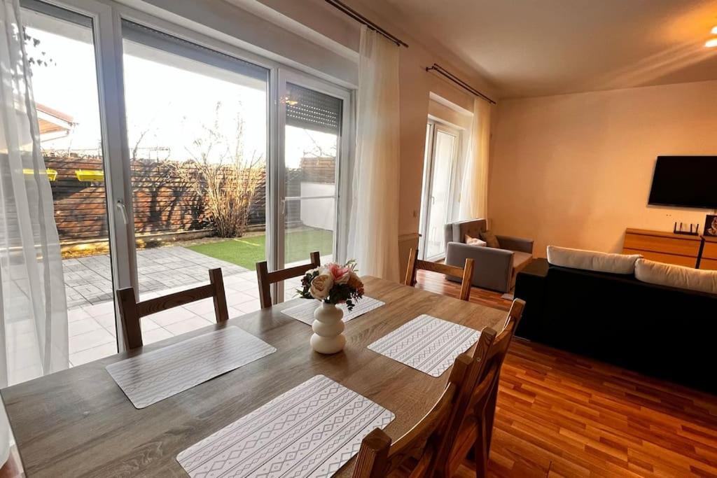 Otopeni Airport Apartment With Private Garden المظهر الخارجي الصورة