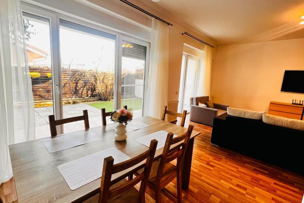 Otopeni Airport Apartment With Private Garden المظهر الخارجي الصورة